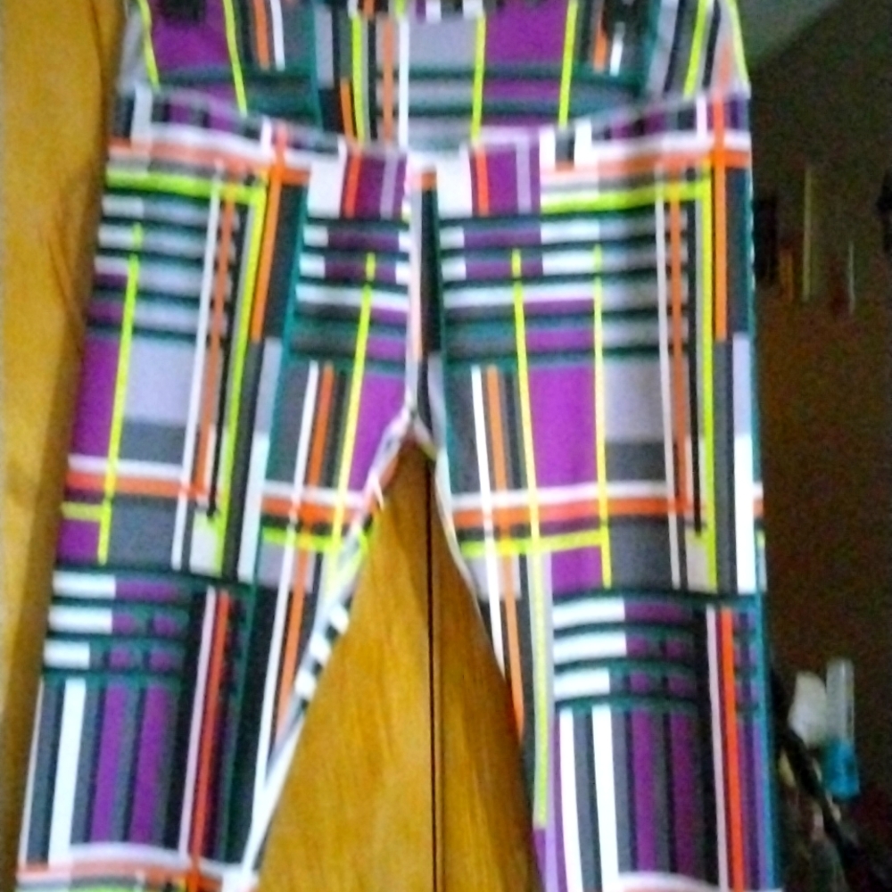 Knee length workout leggings